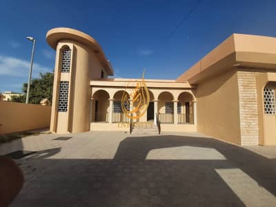 SPACIOUS | WELL MAINTAINED | | NATURAL LIGHT | GARDEN | 3 BEDROOMS VILLA SPACIOUS | WELL MAINTAINED | | NATURAL LIGHT | GARDEN | 3 BEDROOMS VILLA