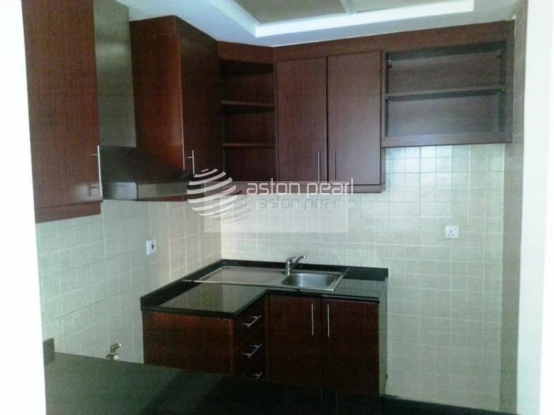 17 Spacious and Well Maintained Studio | Free Parking