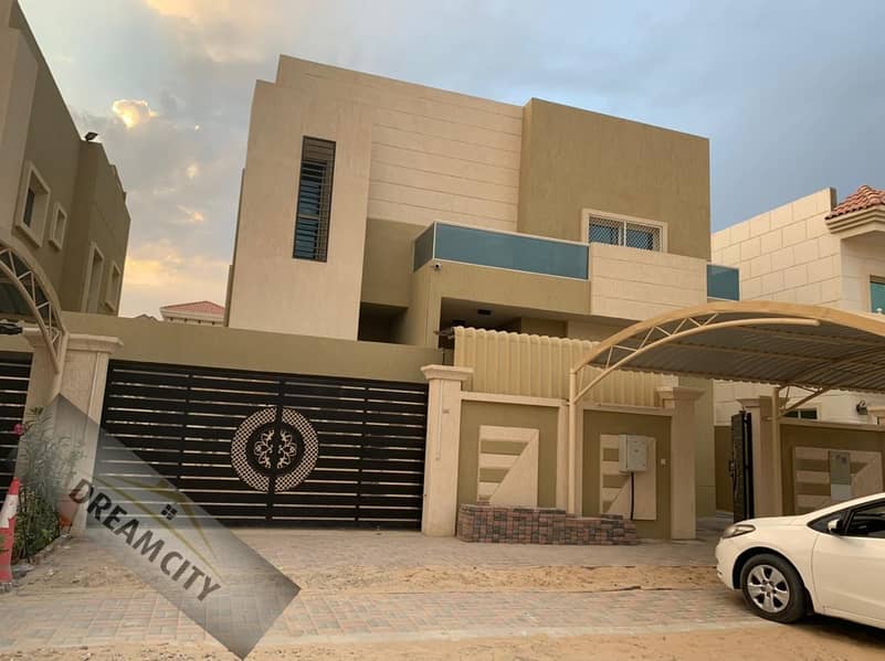 Luxurious villa for rent with air conditioners, excellent Arabic finishing, on the asphalt street directly, new