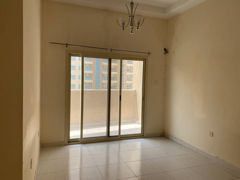 شقة في برج الزنبق،مدينة الإمارات‬ 1 غرفة 170000 درهم - 5019367