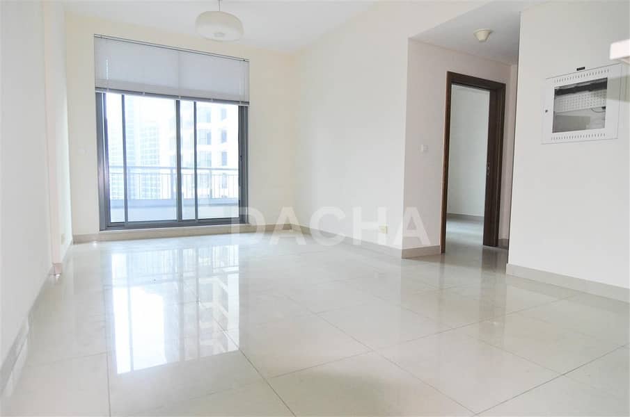 Great Price / Upgraded and Bright Apartment