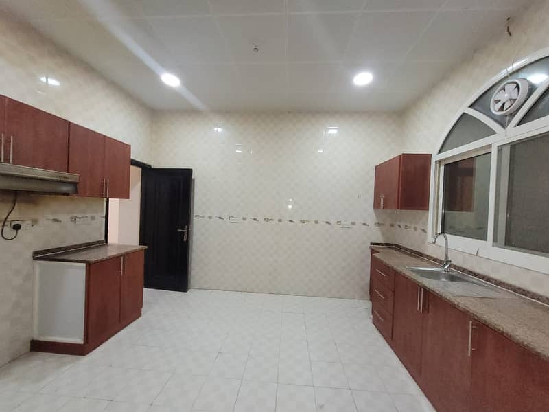 Квартира в Аль Шамха, 4 cпальни, 70000 AED - 5019527