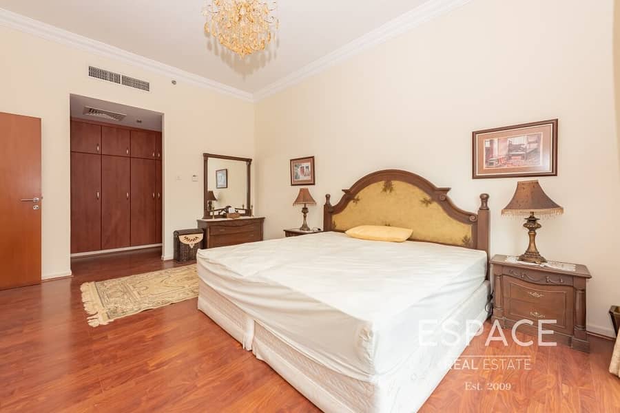 10 3 Beds | Beautifully Furnished | Vacant