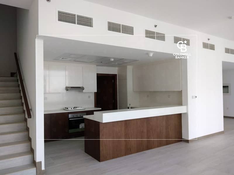 New & Luxurious Pool View 3bed+M Duplex High View New & Luxurious Pool View 3bed+M Duplex High View