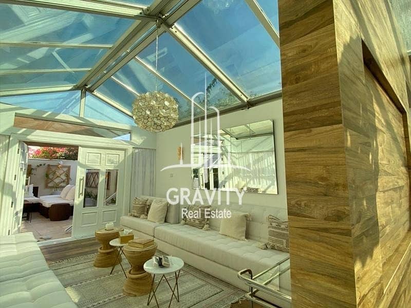 Own this Luxurious Upgraded 5Br Villa Own this Luxurious Upgraded 5Br Villa