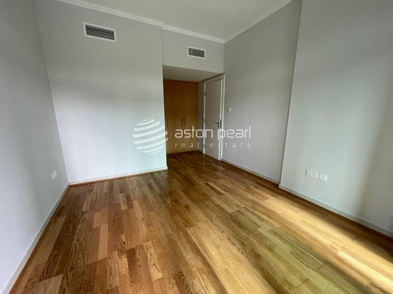 29 Upgraded Rare 2 Bedroom | Vacant /Ready To Move In