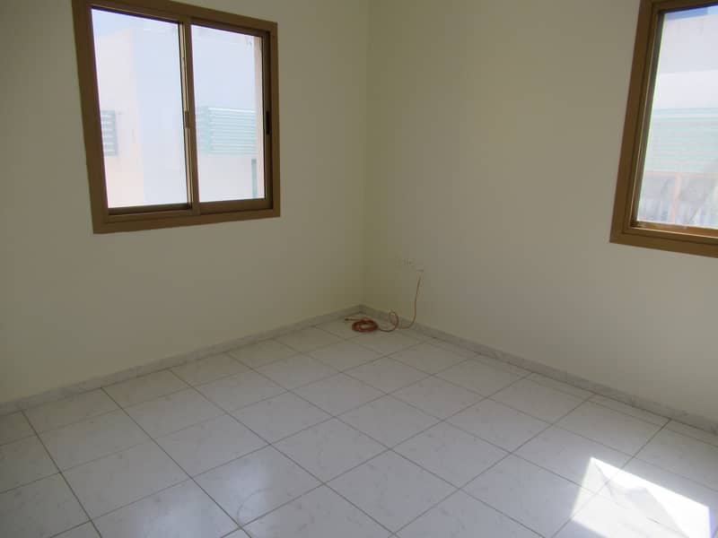 1 BED ROOM HALL AVAILABLE NEAR BUR JUMAN METRO EXIT 4 BUR DUBAI