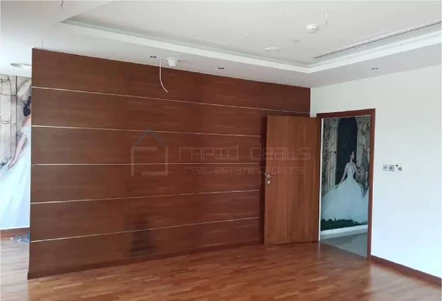 Huge Fitted Office with Partitions -Close to Metro