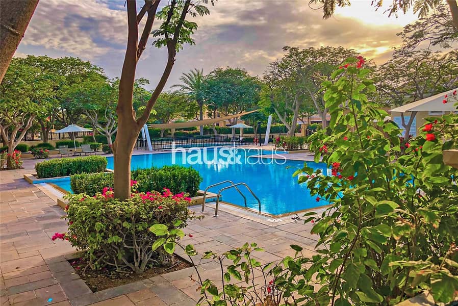 8 Single Row | Private Location | Close to Pool