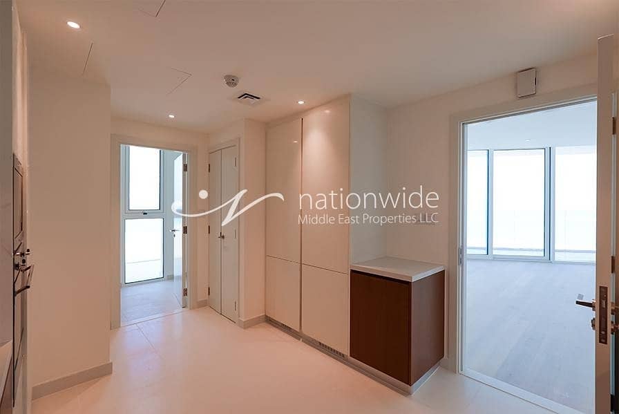 9 Live In This Luxurious Unit w/ Partial Sea Views