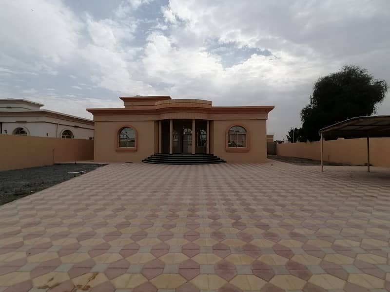 Villa for rent in Ajman, the cliff, an area of 10,000 feet, 4 rooms, a majlis, a hall, and a monster