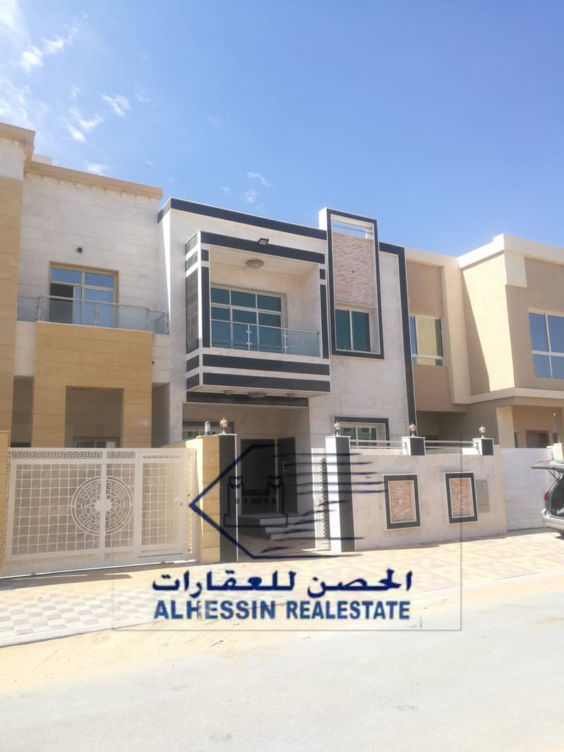 For sale, 4-room villa, a board, and a large new hall, the first inhabitant of the building on an asphalt road in the Yasmine area