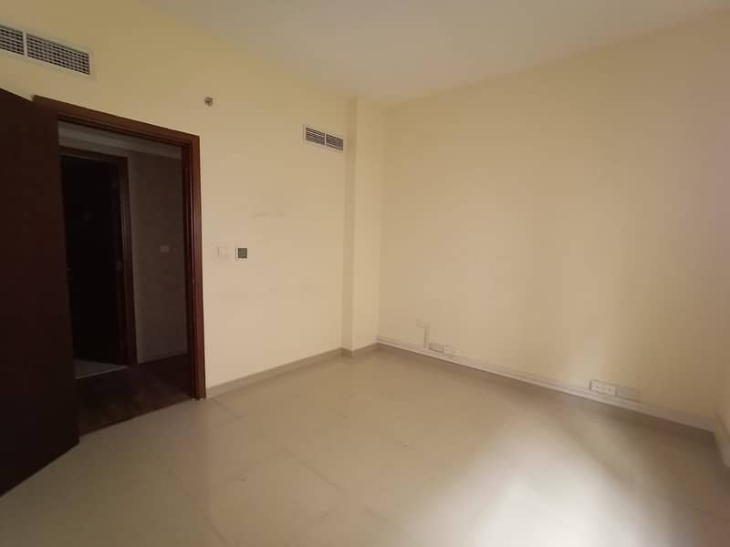 Spacious 3bedroom appartment with balcony only 42k at muwaileh