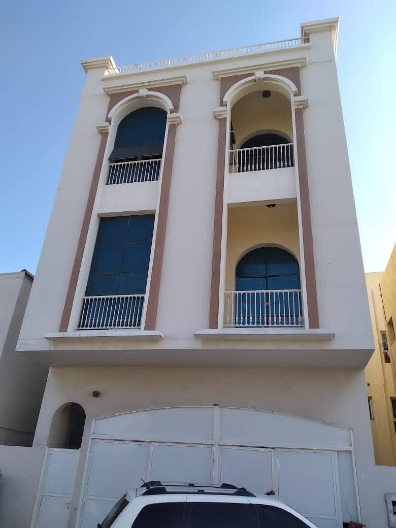 Full building for rent in Hor Al Anz