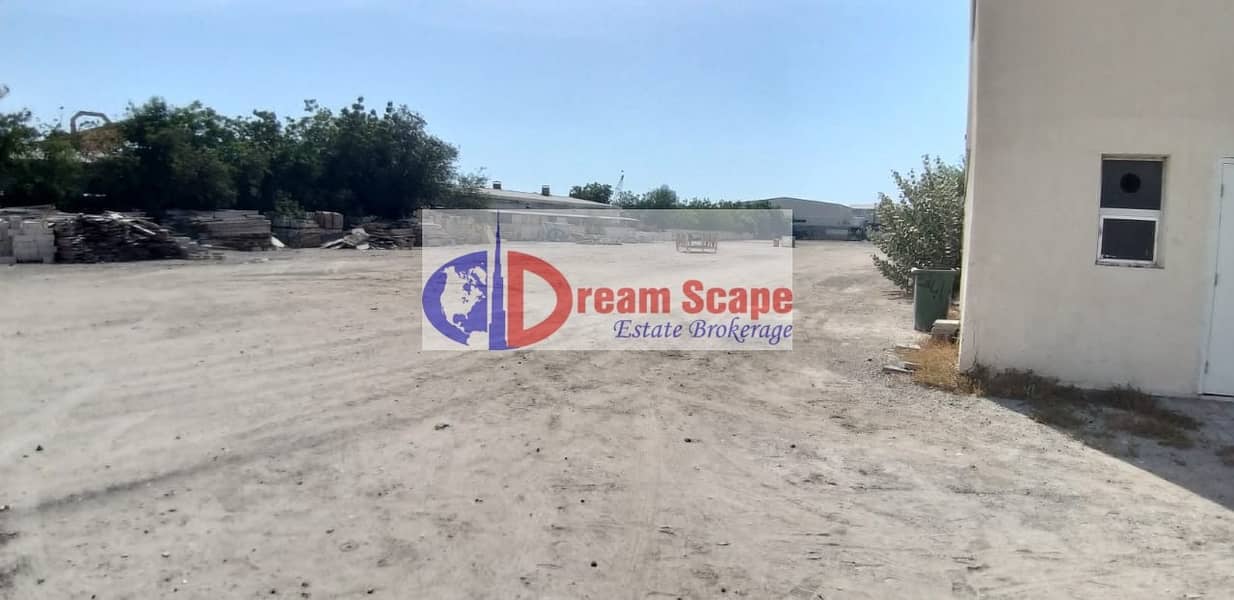 5 Warehouse with large plot for rent in Al Quoz