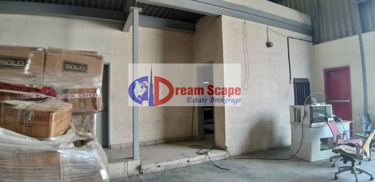 6 Warehouse with large plot for rent in Al Quoz