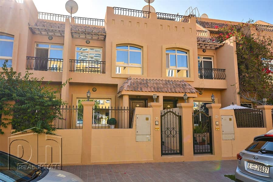 Townhouse | Perfect Location | Great Yield