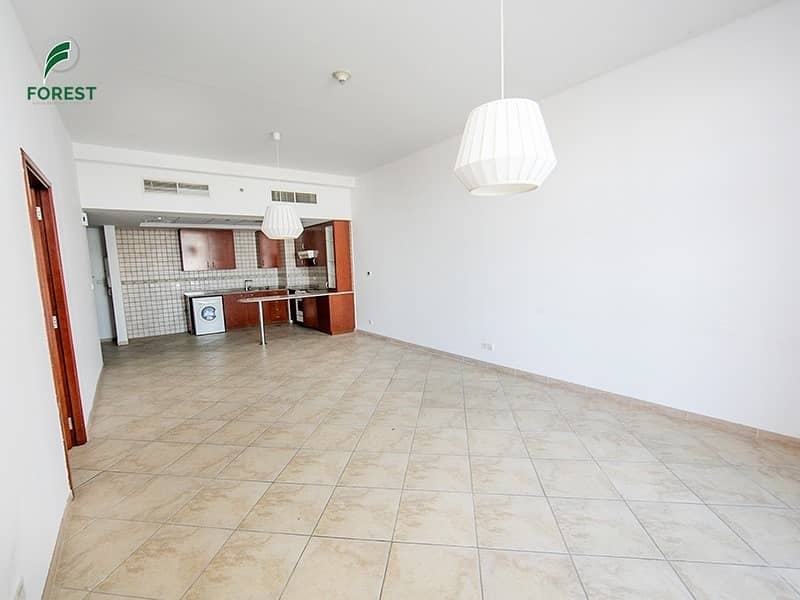 Huge Terrace| 1BR with Storage | Kitchen Equipped