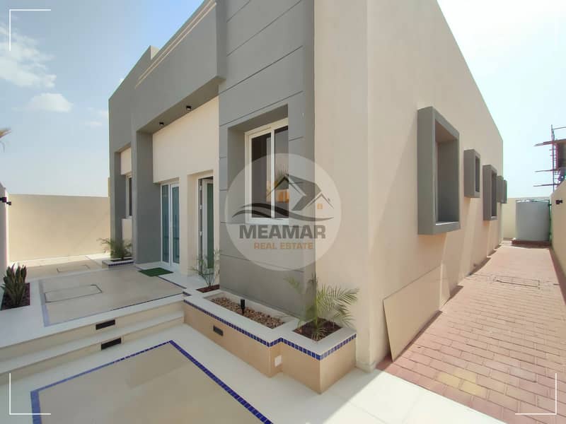 Villa for sale on the neighboring street, super deluxe finishing, freehold for all nationalities, stone facade