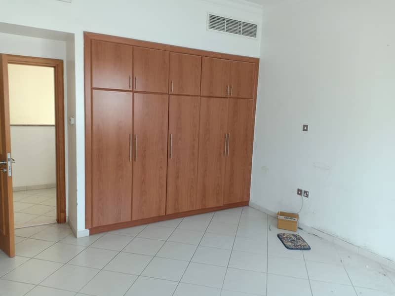 For rent a 3 bedroom villa in Rashidiya area, Dubai