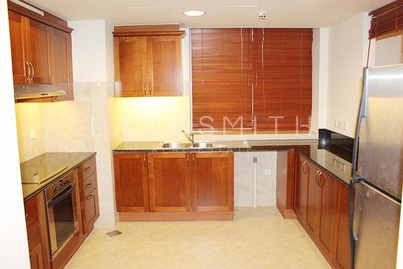 6 Amazing Views of Marina Lake in 2BR+Study Apt