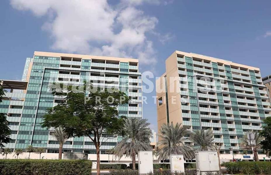 VACANT! Stunning Pool View Apt | 2 Cheques