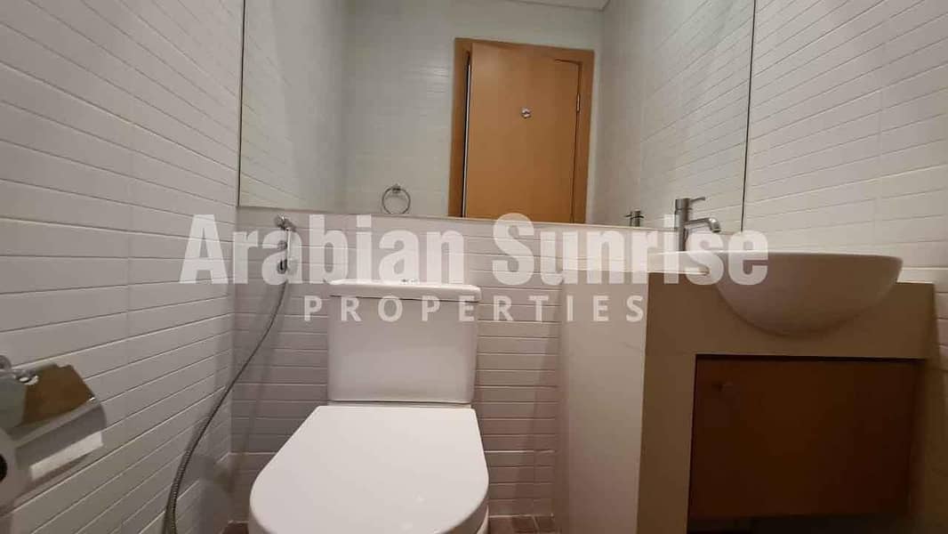 6 VACANT! Stunning Pool View Apt | 2 Cheques