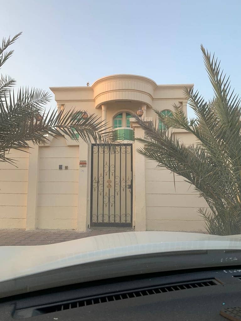 Villa for rent on the street in Al Rawda