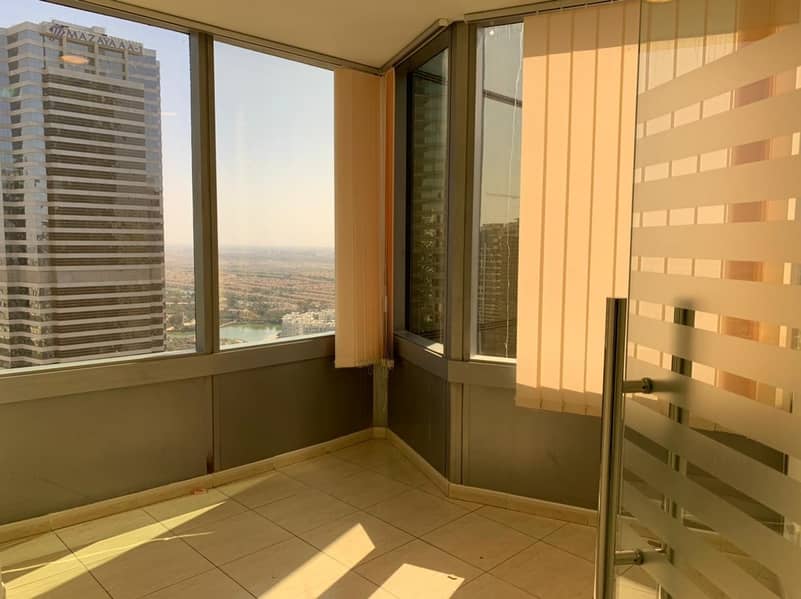 8 Gold Tower | Glass Partition | Chiller Free