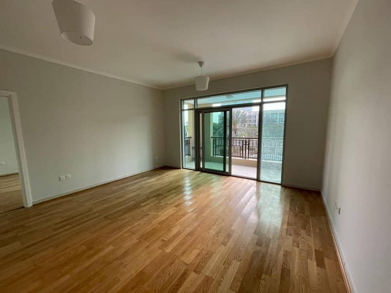 6 Upgraded Rare 2 Bedroom | Vacant /Ready To Move In