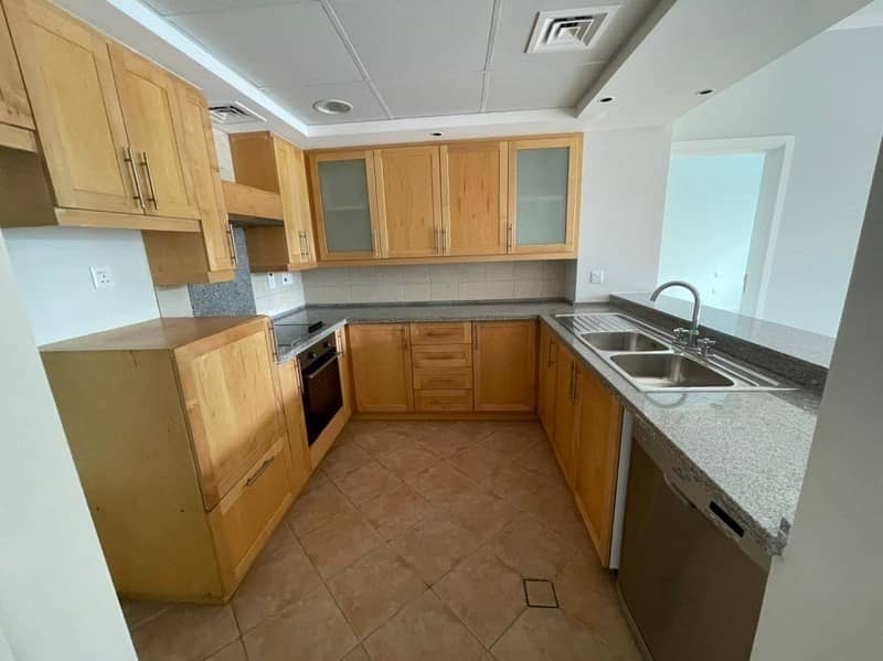 14 Upgraded Rare 2 Bedroom | Vacant /Ready To Move In