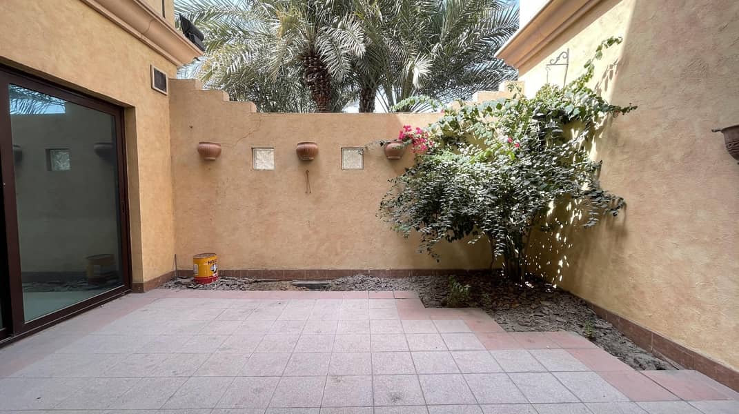 6 Glamorous 4 BEDS Villa | Close To Pool | No Commission!