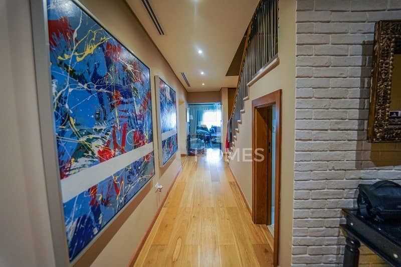 Stunning| 3 BedRoom| Upgraded  Townhouse