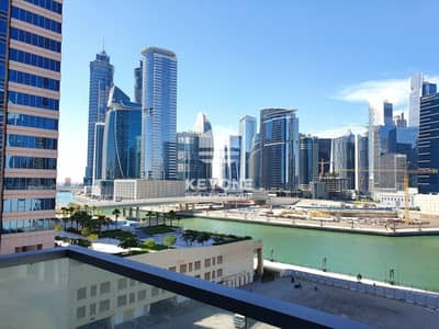 Stunning Atria Residence With Lake View Stunning Atria Residence With Lake View