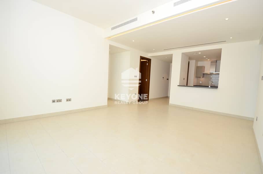 Elegant Spacious Modern Apartment with multiple cheques