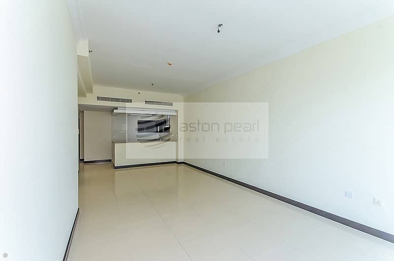 Spaciously Bright 1BR | Unfurnished | Park Facing