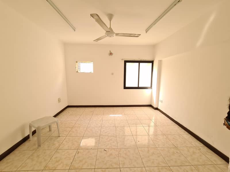 PRIME LOCATION 1BHK BIG SIZE FOR FAMILY SHARING