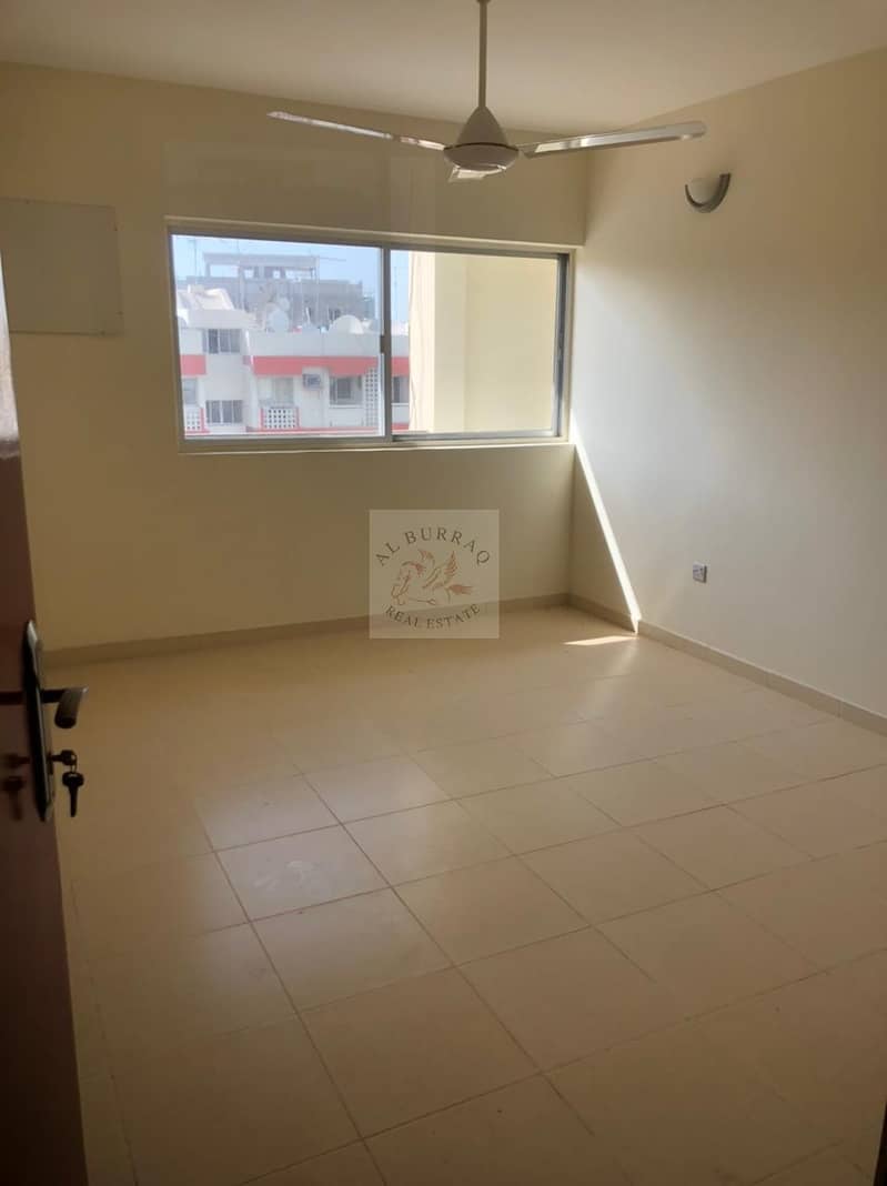 Extra Large 3 BHK karama shopping complex  AED 53000