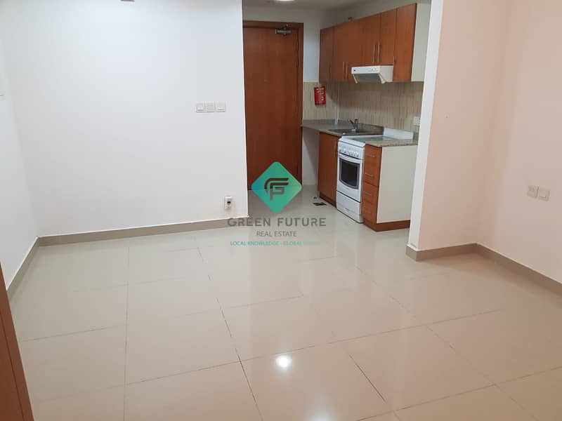10 Amazing Deal|Studio with Parking for rent in Lakeside tower A