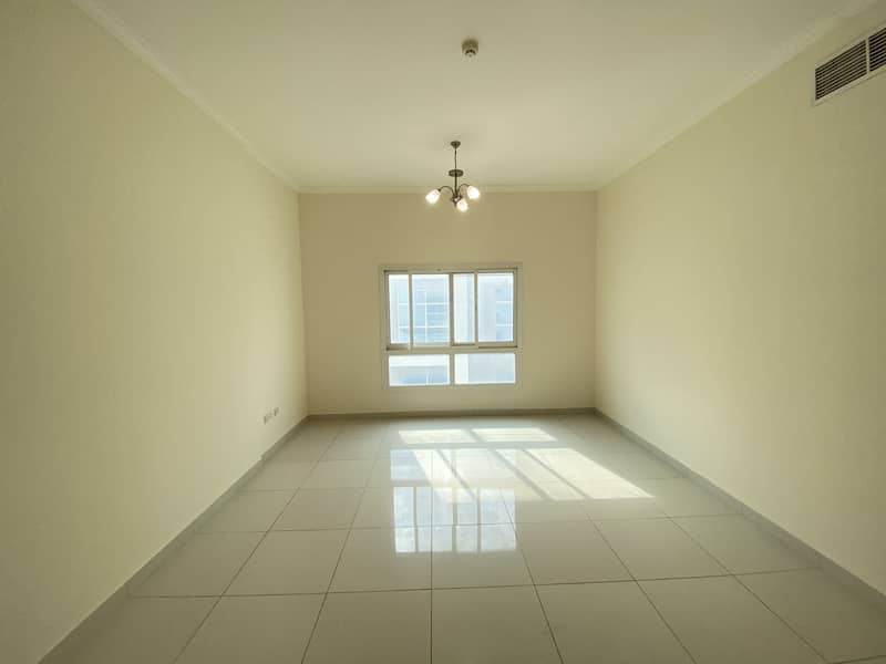 2 BHK VERY SPACIOUS APARTMENT WITH GYM AND KIDS PLAY AREA IN JUST 50 K (1500SQFT).