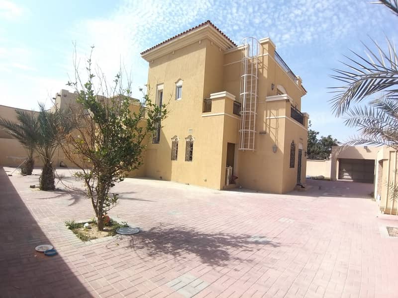 Very spacious - 4 Bed villa for Rent - in just 130k (3 payments) in oud al muteena Dubai - near Mizhar