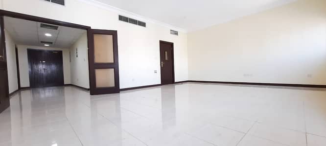 HOT DEAL// 3BHK WITH MAIDS ROOM APARTMENT FOR RENT IN  AL NASR STREET ABU DHABI