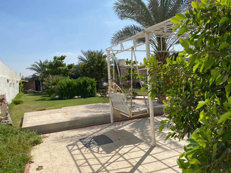 7 a large villa for sale in Al Jazzat