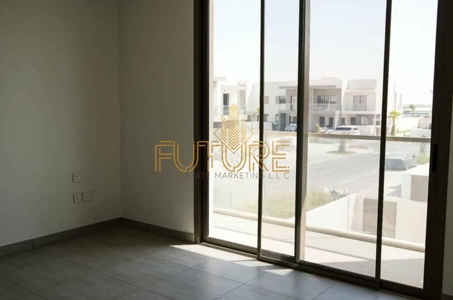 7 New Develop 3BR Townhouse in Yas | Single Row