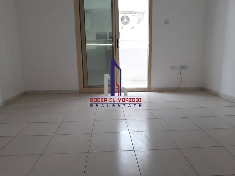 2bhk with 3washroom with balcony rent 30k in 6chqs