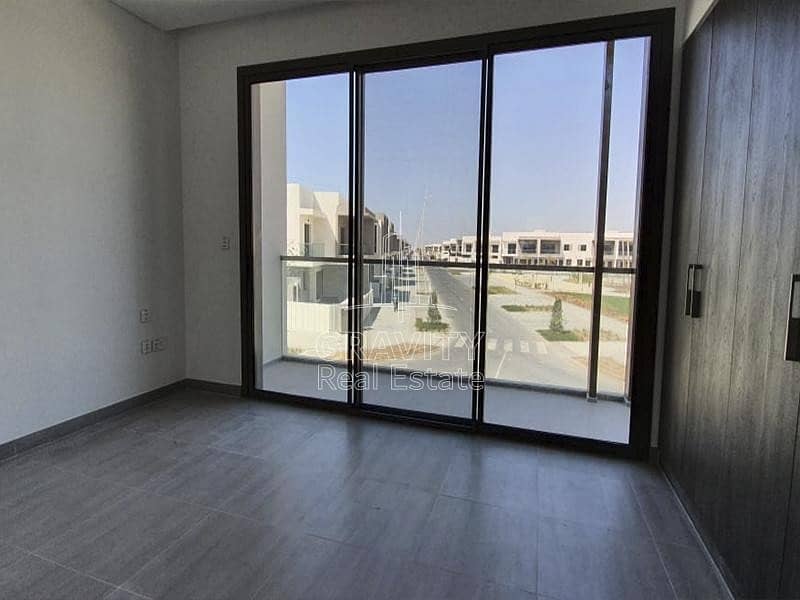 Prestigious 2BR Townhouse W/ Amazing Facilities Prestigious 2BR Townhouse W/ Amazing Facilities