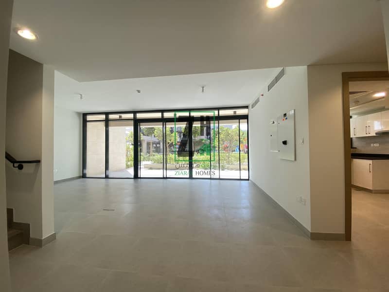 Striking 3 Bedroom + Maid's | 5 Bathroom Town House w/ Balcony Connects to the Garden Striking 3 Bedroom + Maid's | 5 Bathroom Town House w/ Balcony Connects to the Garden