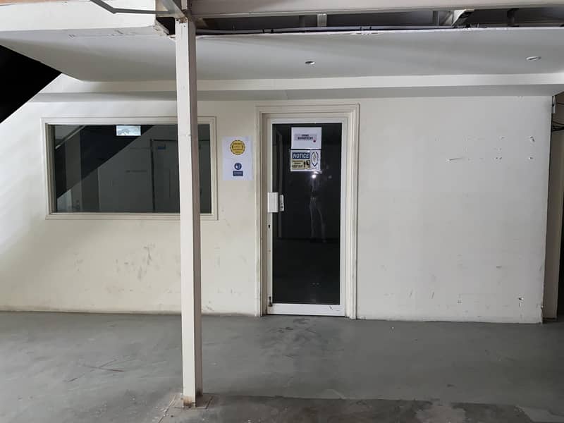 10 VERY WELL MAINTAINED WAREHOUSE LOCATED IN AL QOUZ THIRD|