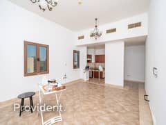 Spacious Ground Floor 1B/R Condo Hillside, DFC