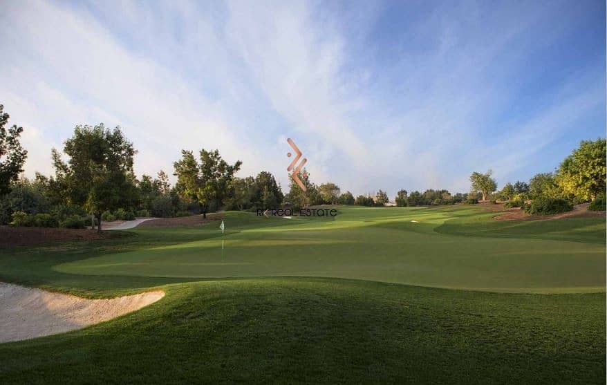 19 Luxury High-End Villa with Golf Course View